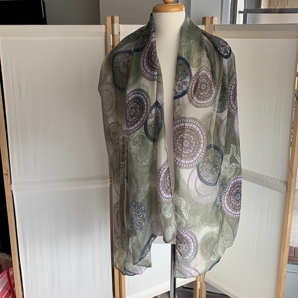 Green/White/Lavender Paisley print scarf, GUC, perfect pre-loved condition - Picture 2 of 6